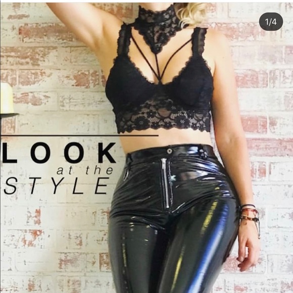 High Neck Bralette by Dynamic Seamless Apparels - Picture 4 of 16